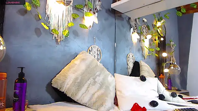 ItsVenuss online show from 12/17/24, 10:32