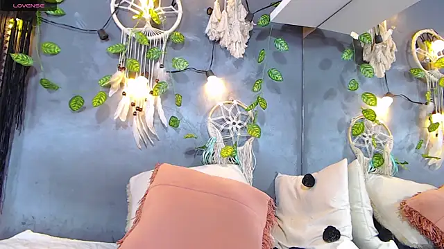 ItsVenuss online show from 02/13/25, 06:48