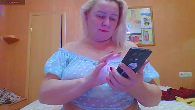 mira robinsonnn online show from 11/15/25, 10:23