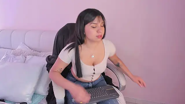 lucy Bensonn online show from 03/21/25, 03:57