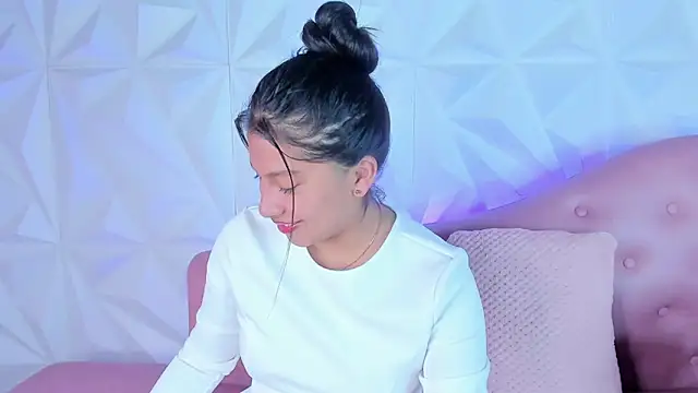 Snapshot of LinnaGardenia chatting on 12/02/24, 12:18 LinnaGardenia online show from 12/02/24, 12:18