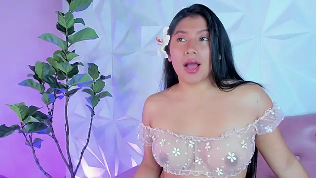 Snapshot of LinnaGardenia chatting on 02/07/25, 01:11 LinnaGardenia online show from 02/07/25, 01:11