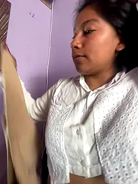 Snapshot of LinnaGardenia chatting on 10/20/25, 02:39 LinnaGardenia online show from 10/20/25, 02:39