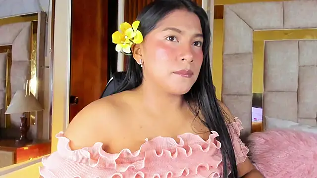 LinnaGardenia online show from 04/17/26, 01:47