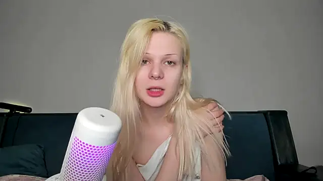 Snapshot of sashakiss99 chatting on 03/15/25, 07:59 sashakiss99 online show from 03/15/25, 07:59