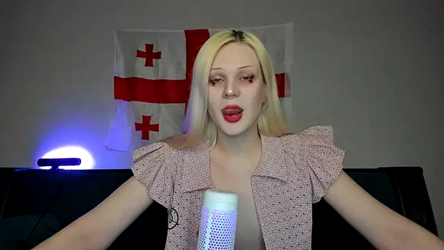 Snapshot of sashakiss99 chatting on 03/18/25, 07:10 sashakiss99 online show from 03/18/25, 07:10