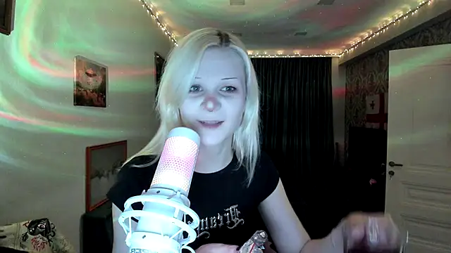 Snapshot of sashakiss99 chatting on 09/15/25, 05:46 sashakiss99 online show from 09/15/25, 05:46