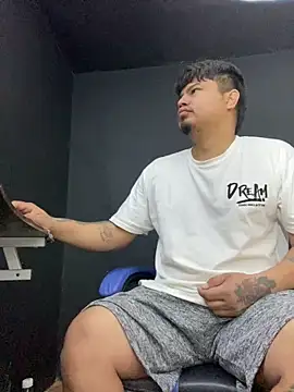 Snapshot of DickMasterfindom chatting on 06/19/26, 02:27 DickMasterfindom online show from 06/19/26, 02:27
