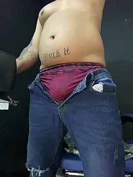 Snapshot of DickMasterfindom chatting on 07/05/26, 04:19 DickMasterfindom online show from 07/05/26, 04:19