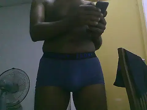 Snapshot of chocodk01 chatting on 02/12/26, 12:11 chocodk01 online show from 02/12/26, 12:11