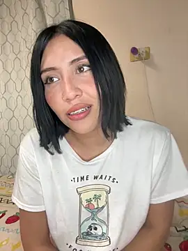 LunaAurora3 online show from 11/19/25, 06:46