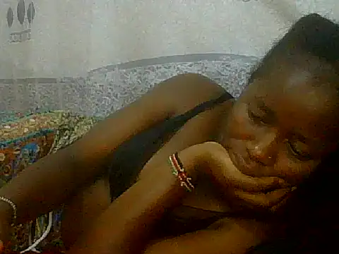 Snapshot of pretty_nanah chatting on 09/28/25, 09:42 pretty nanah online show from 09/28/25, 09:42