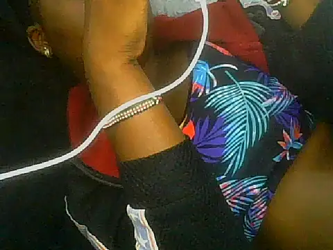 Snapshot of pretty_nanah chatting on 10/07/25, 09:23 pretty nanah online show from 10/07/25, 09:23