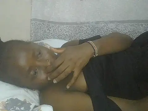 Snapshot of pretty_nanah chatting on 11/12/25, 08:30 pretty nanah online show from 11/12/25, 08:30