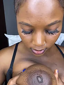 Snapshot of chocogirl01 chatting on 01/19/25, 12:39 chocogirl01 online show from 01/19/25, 12:39