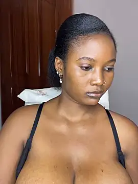 Snapshot of chocogirl01 chatting on 02/05/25, 08:00 chocogirl01 online show from 02/05/25, 08:00