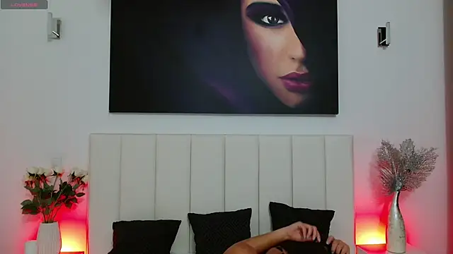 Snapshot of AnnaRos chatting on 12/20/24, 10:22 AnnaRos online show from 12/20/24, 10:22