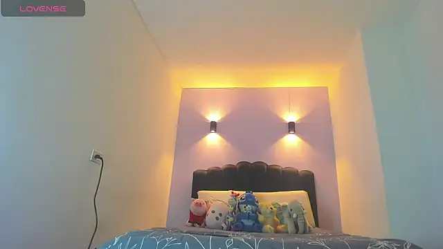 Sofia Clauss  online show from 12/21/25, 03:13