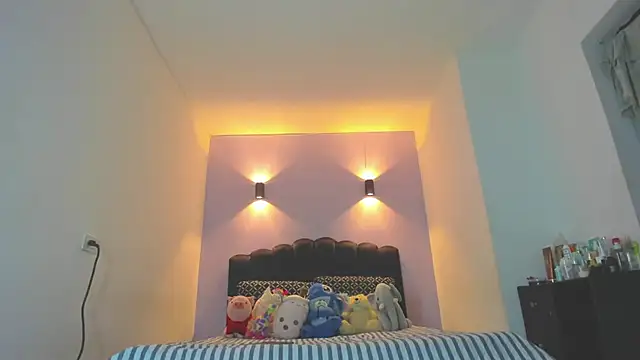 Sofia Clauss  online show from 05/11/26, 04:18