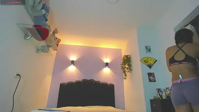 Snapshot of Sofia_Clauss_ chatting on 06/19/26, 04:50 Sofia Clauss online show from 06/19/26, 04:50