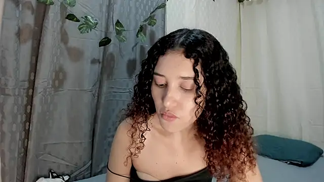 Snapshot of gabriela_duarte1 chatting on 11/15/25, 03:04 gabriela duarte1 online show from 11/15/25, 03:04