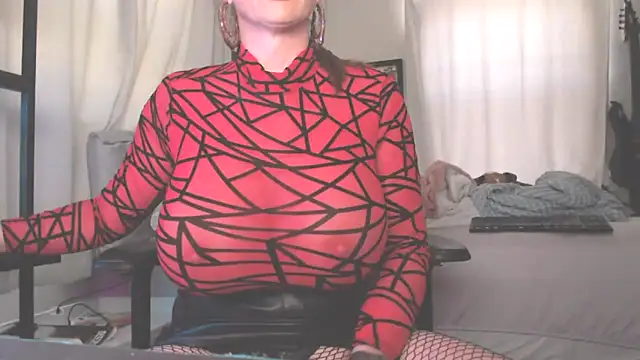 Snapshot of TSCassandraLove chatting on 10/13/25, 03:01 TSCassandraLove online show from 10/13/25, 03:01