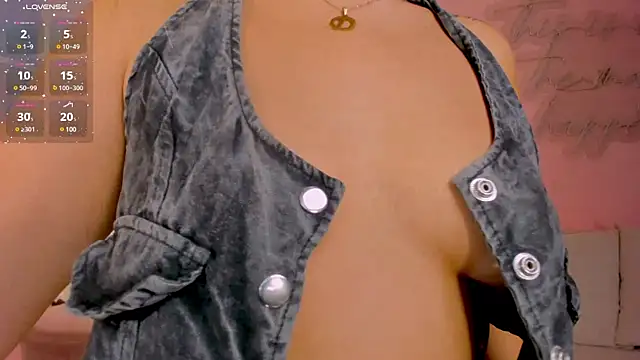 Snapshot of AnnaBrooks1 chatting on 03/21/25, 10:28 AnnaBrooks1 online show from 03/21/25, 10:28