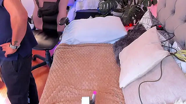 Tom cooper  online show from 11/18/25, 12:42