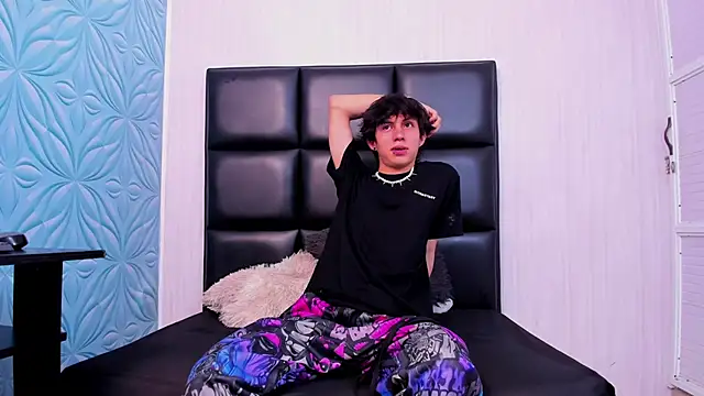 JeanRam18 online show from 02/25/25, 11:52