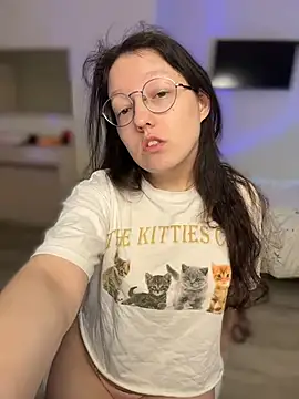 Snapshot of emigooflordXD chatting on 10/20/25, 11:21 emigooflordXD online show from 10/20/25, 11:21