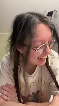 Snapshot of emigooflordXD chatting on 10/23/25, 02:05 emigooflordXD online show from 10/23/25, 02:05