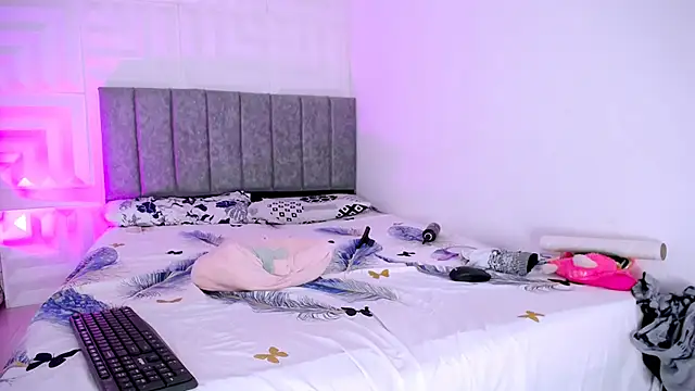 Snapshot of nataly_red chatting on 03/14/25, 10:27 nataly red online show from 03/14/25, 10:27