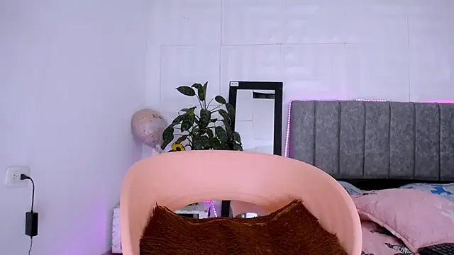 Snapshot of nataly_red chatting on 11/11/25, 02:22 nataly red online show from 11/11/25, 02:22