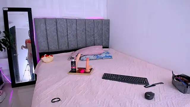 Snapshot of nataly_red chatting on 11/16/25, 09:09 nataly red online show from 11/16/25, 09:09