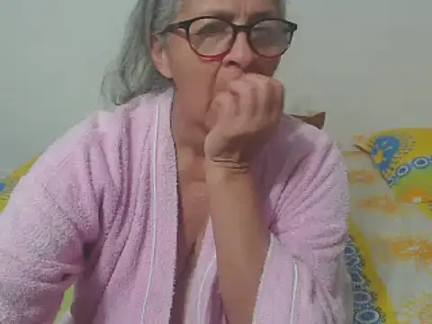 Snapshot of candy_mature_ chatting on 03/12/25, 03:40 candy mature  online show from 03/12/25, 03:40