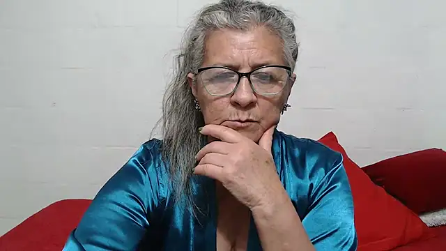 Snapshot of candy_mature_ chatting on 10/13/25, 10:32 candy mature  online show from 10/13/25, 10:32