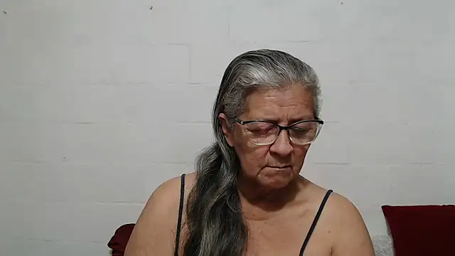 Snapshot of candy_mature_ chatting on 10/18/25, 12:06 candy mature  online show from 10/18/25, 12:06