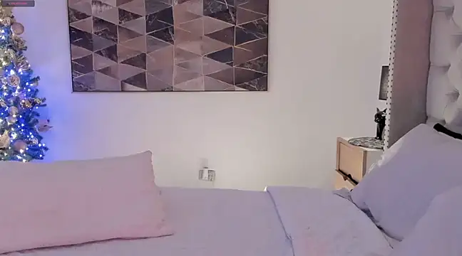 Snapshot of vangie_ chatting on 12/23/24, 01:40 vangie online show from 12/23/24, 01:40