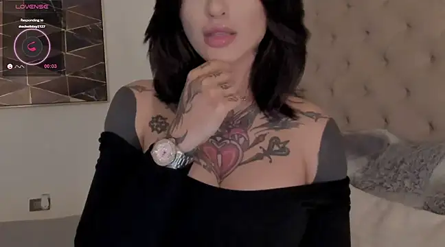 Snapshot of vangie_ chatting on 01/08/25, 02:46 vangie online show from 01/08/25, 02:46