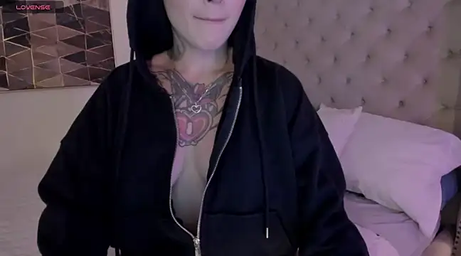 Snapshot of vangie_ chatting on 01/18/25, 01:30 vangie online show from 01/18/25, 01:30