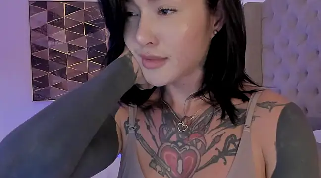 Snapshot of vangie_ chatting on 02/07/25, 03:23 vangie online show from 02/07/25, 03:23