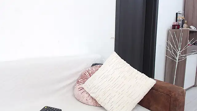 Snapshot of RebecaMur chatting on 01/05/26, 05:27 RebecaMur online show from 01/05/26, 05:27