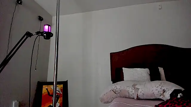 Snapshot of yiauana chatting on 10/28/25, 10:23 yiauana online show from 10/28/25, 10:23