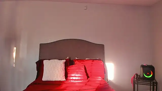 Snapshot of yiauana chatting on 11/06/25, 01:45 yiauana online show from 11/06/25, 01:45