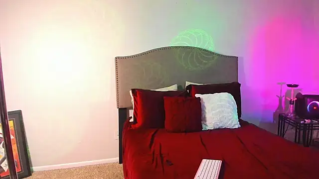 Snapshot of yiauana chatting on 11/12/25, 08:48 yiauana online show from 11/12/25, 08:48