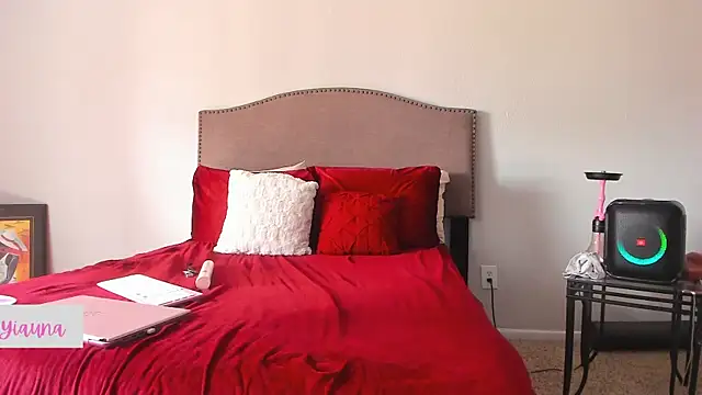 Snapshot of yiauana chatting on 11/19/25, 05:02 yiauana online show from 11/19/25, 05:02