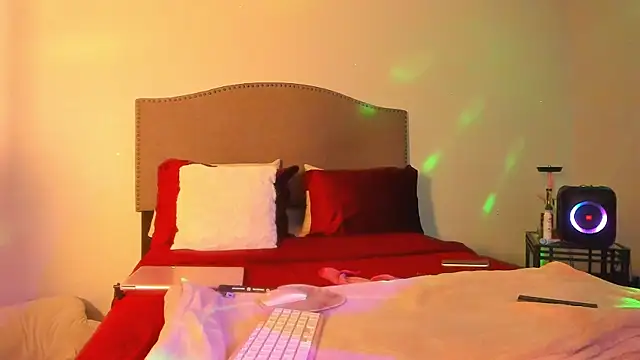 Snapshot of yiauana chatting on 12/01/25, 03:22 yiauana online show from 12/01/25, 03:22