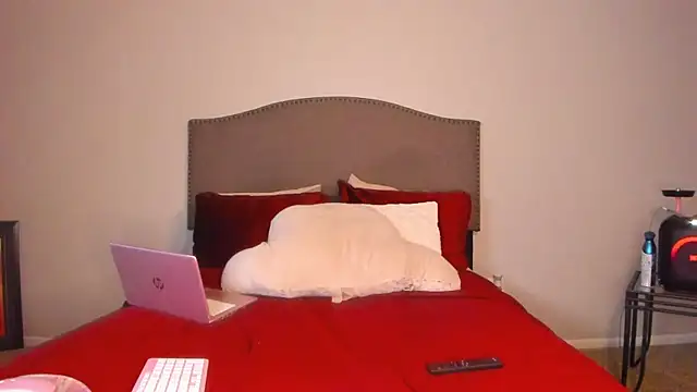 Snapshot of yiauana chatting on 12/04/25, 03:49 yiauana online show from 12/04/25, 03:49