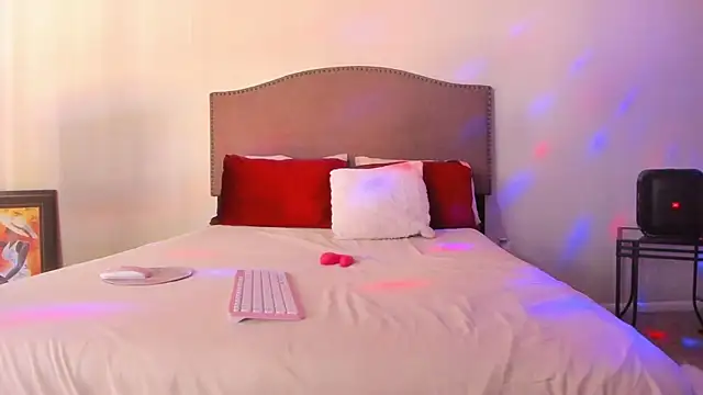 Snapshot of yiauana chatting on 12/13/25, 07:53 yiauana online show from 12/13/25, 07:53