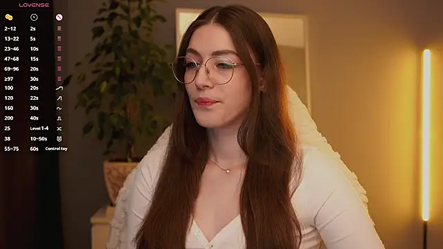 Snapshot of Ester_Hill chatting on 11/18/25, 01:11 Ester Hill online show from 11/18/25, 01:11